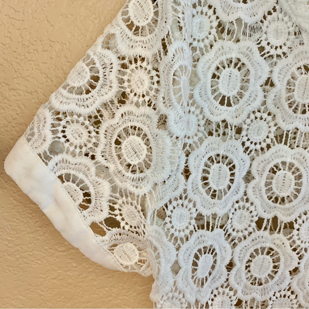 NWT L’Atiste Lace Crop Top Medium White Floral Crochet Design Lace-Up Back New - Picture 11 of 16